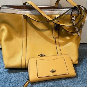Beautiful, golden, colored tote with matching wallet